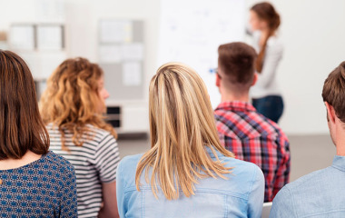 Intégrer au plan "numérique éducatif" les compétences de conception et communication, conformes au code de conduite numérique.