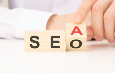 Qu’est-ce qui différencie le SEA du SEO et quand les utiliser ?