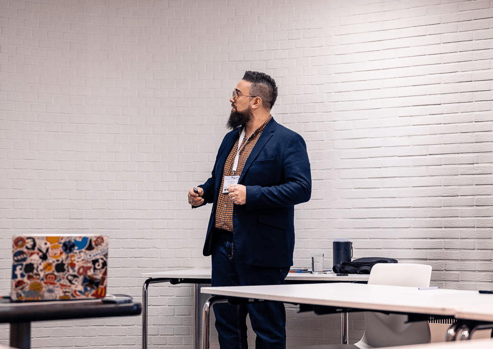 Un expert e-net vous aide à révéler les limites invisibles de votre CMS HubSpot tout en renforçant sécurité, UX et SEO.