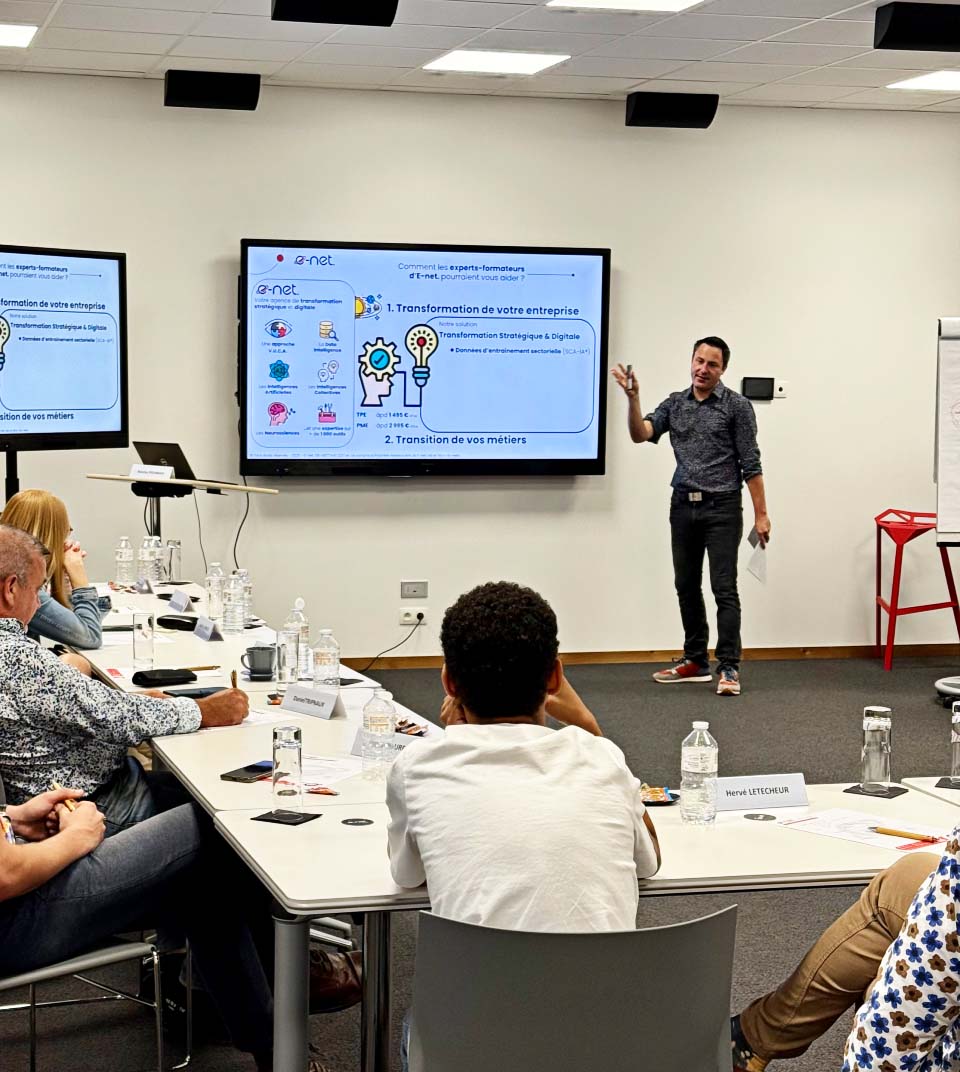 Nicolas Pourbaix animant l'atelier d'éveil