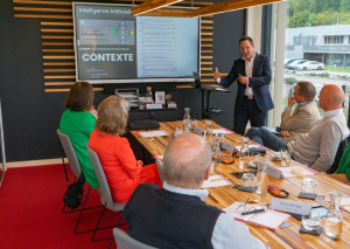 groupe suivant un atelier