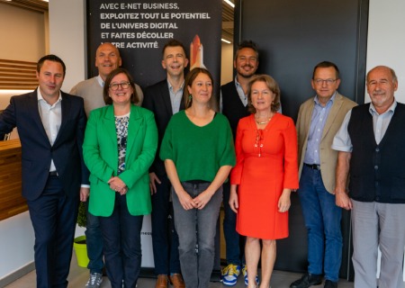 Fin de l'atelier avec tous les participant-e-s souriant-e-s